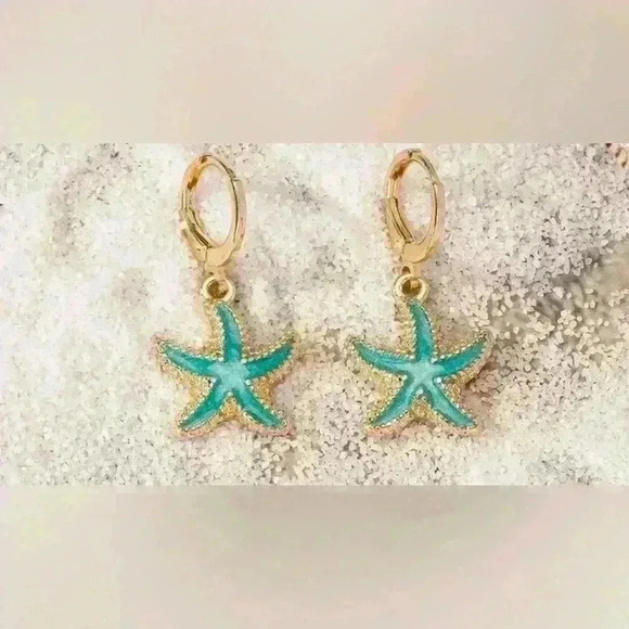 Jewelry - Dangling starfish earrings✨🌊